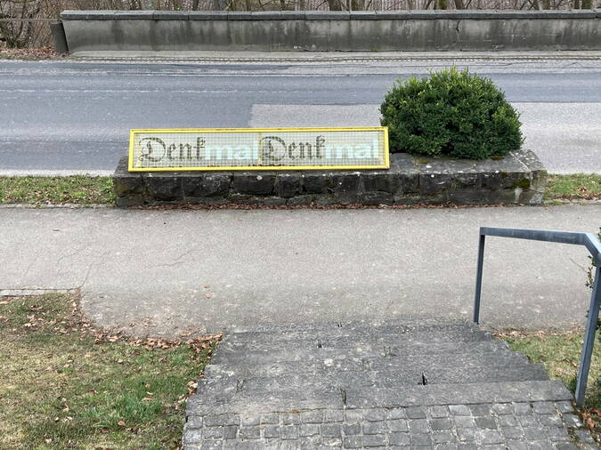 "DenkmalDenkmal": Installation des Lützelflüher Künstlers Fritz Steffen "DenkmalDenkmal": Installation des Lützelflüher Künstlers Fritz Steffen